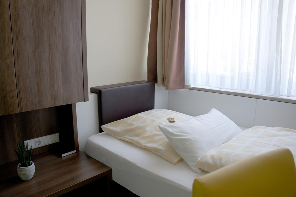 Hotel - Restaurant Kastanienhof Lauingen Стая снимка