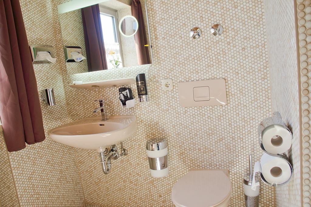 Hotel - Restaurant Kastanienhof Lauingen Стая снимка